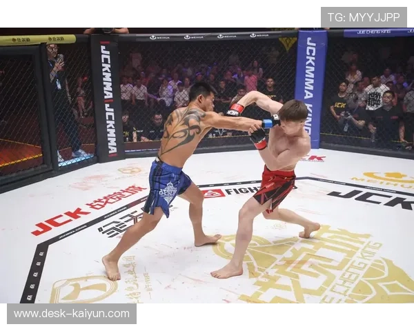 JCK觉城之夜N115战报:那尔太与努力库瓦提会师羽量级赏金赛决赛。 JCK觉城之夜N115战报:那尔太与努力库瓦提会师羽量级赏金赛决赛。